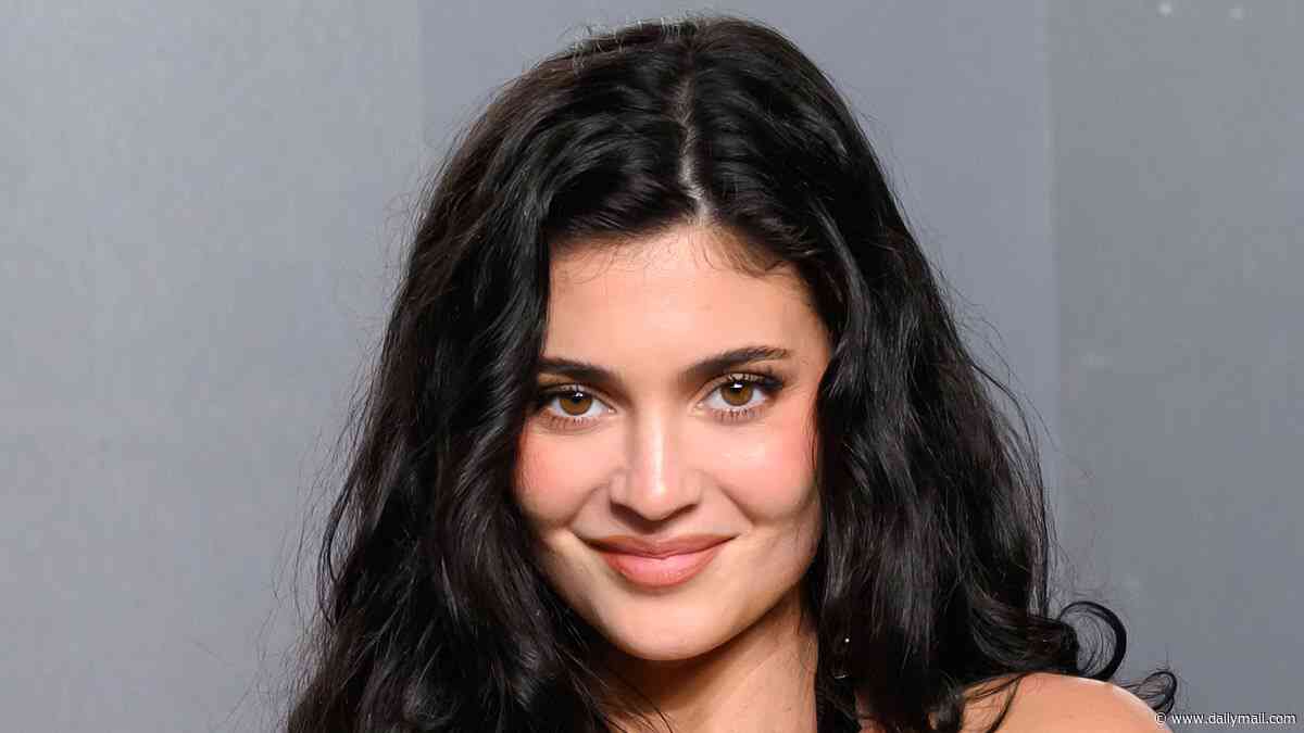 Kylie Jenner leaves fans stunned as she reveals the VERY spicy fantasy series she is reading