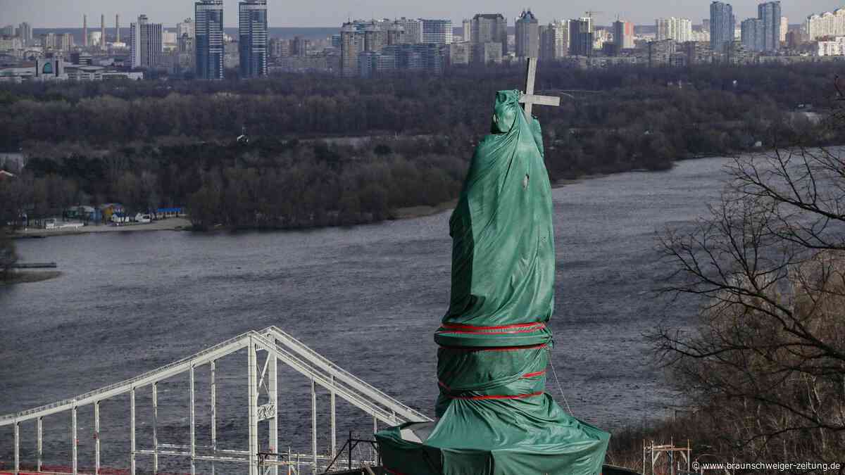 Bei Merz-Besuch: Russischer Drohnen-Angriff auf Brücke in Kiew