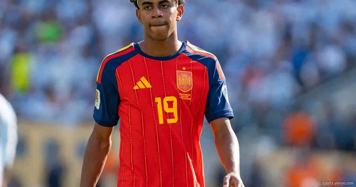 Spain hold off Czechia to move within one point of quarter-finals