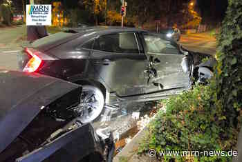 Ludwigshafen-Mundenheim – Heftiger Unfall an Saarlandstraße / Schänzeldamm – Beide Autos müssen abgeschleppt werden