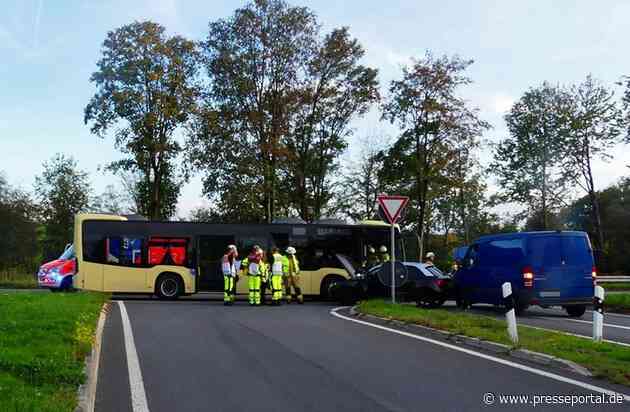 POL-GM: Unfall beim Abbiegen - vier Personen leicht verletzt