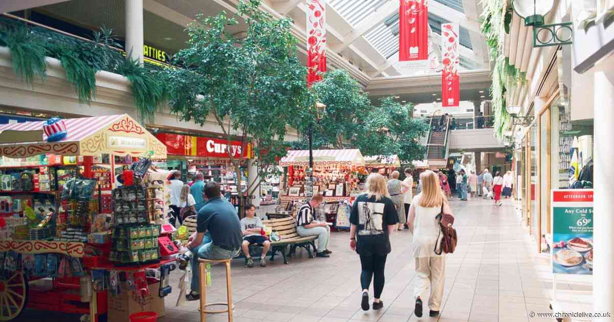 10 photographs from a day at Gateshead’s Metrocentre shopping complex in 1995