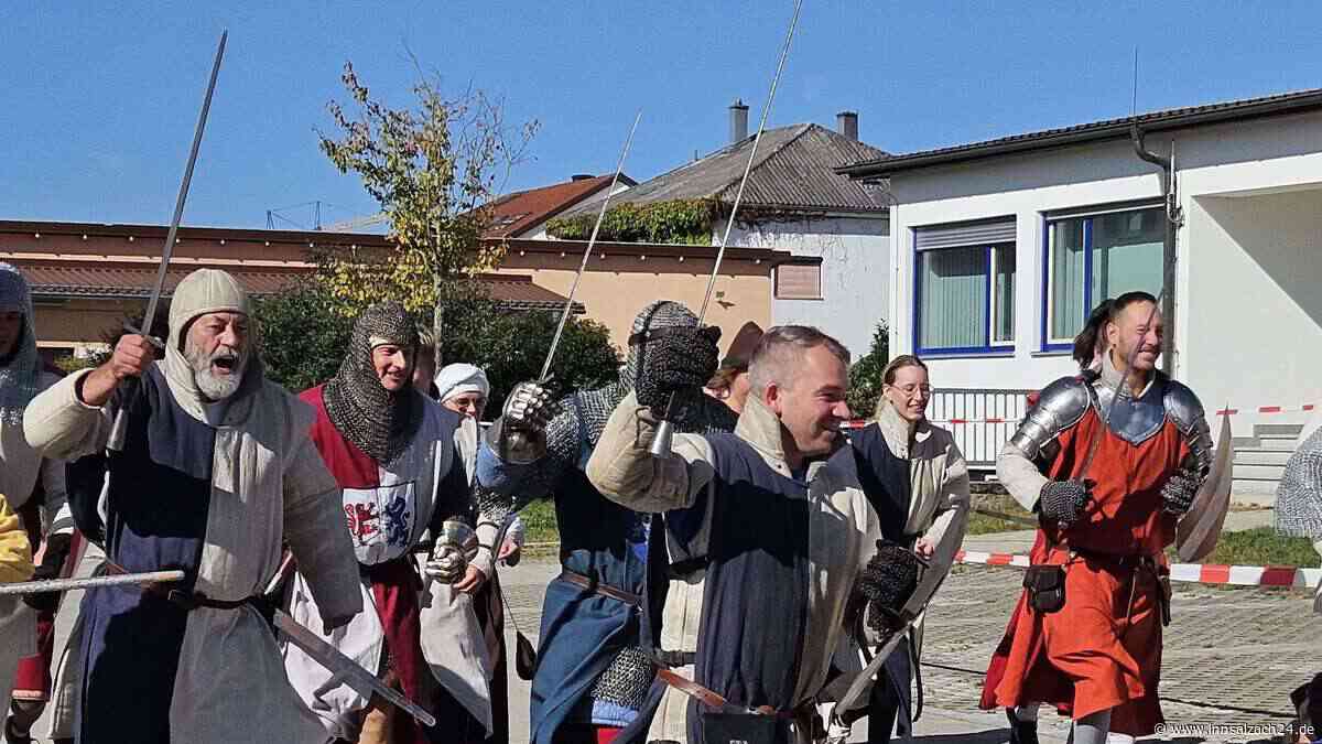„Klirr“: Warum in Ampfing rennende Ritter die Schwerter kreuzen