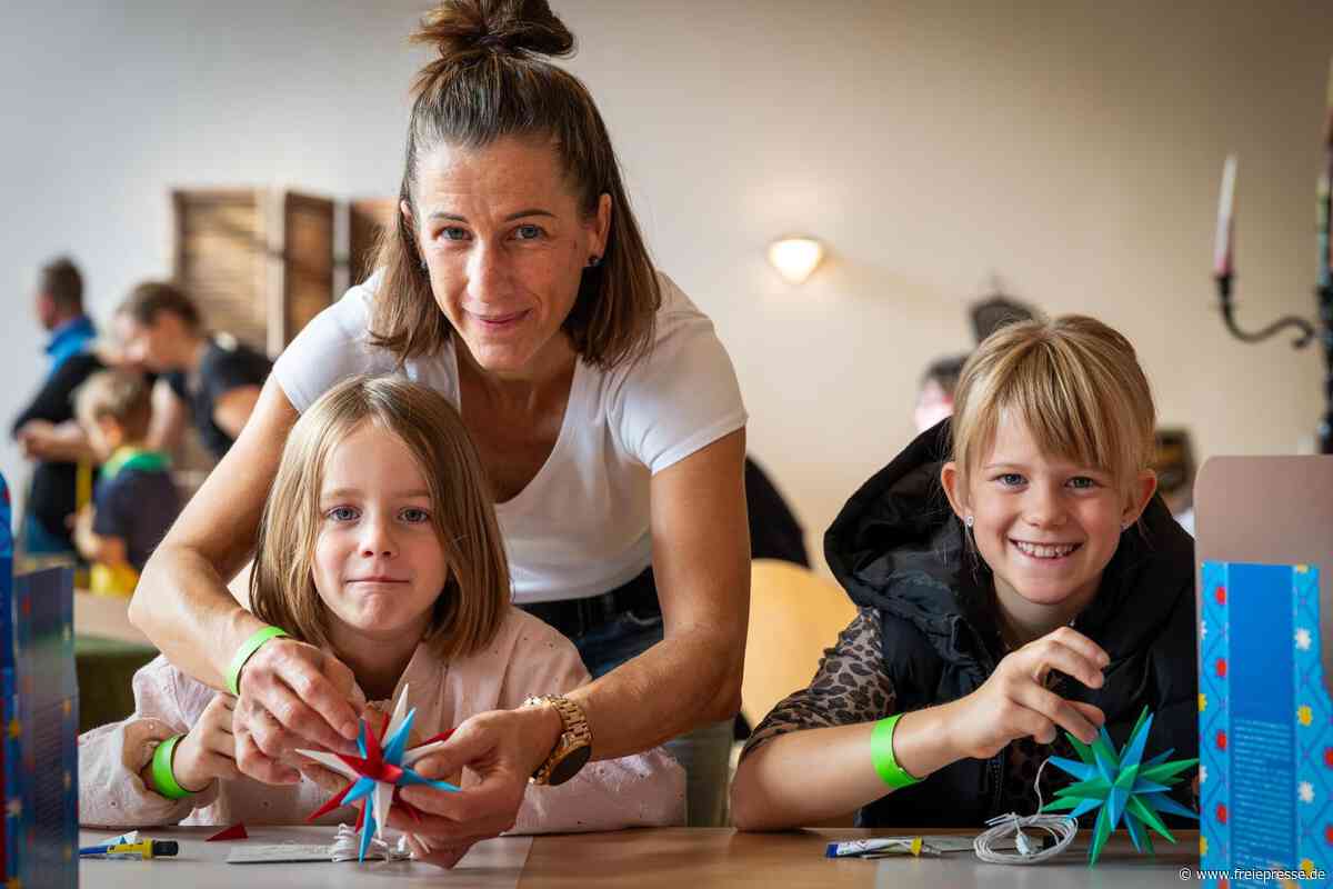 Handwerkermarkt lockt zahlreiche Besucher in ehemaligen Gasthof im Erzgebirge