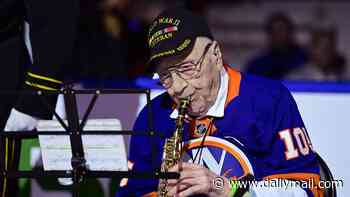 NHL fans hail World War II veteran, 105, for 'beautiful' national anthem performance before hockey showdown