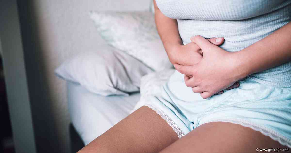 Dochter schaamt zich voor eerste menstruatie en maakt er per ongeluk een duur fiasco van