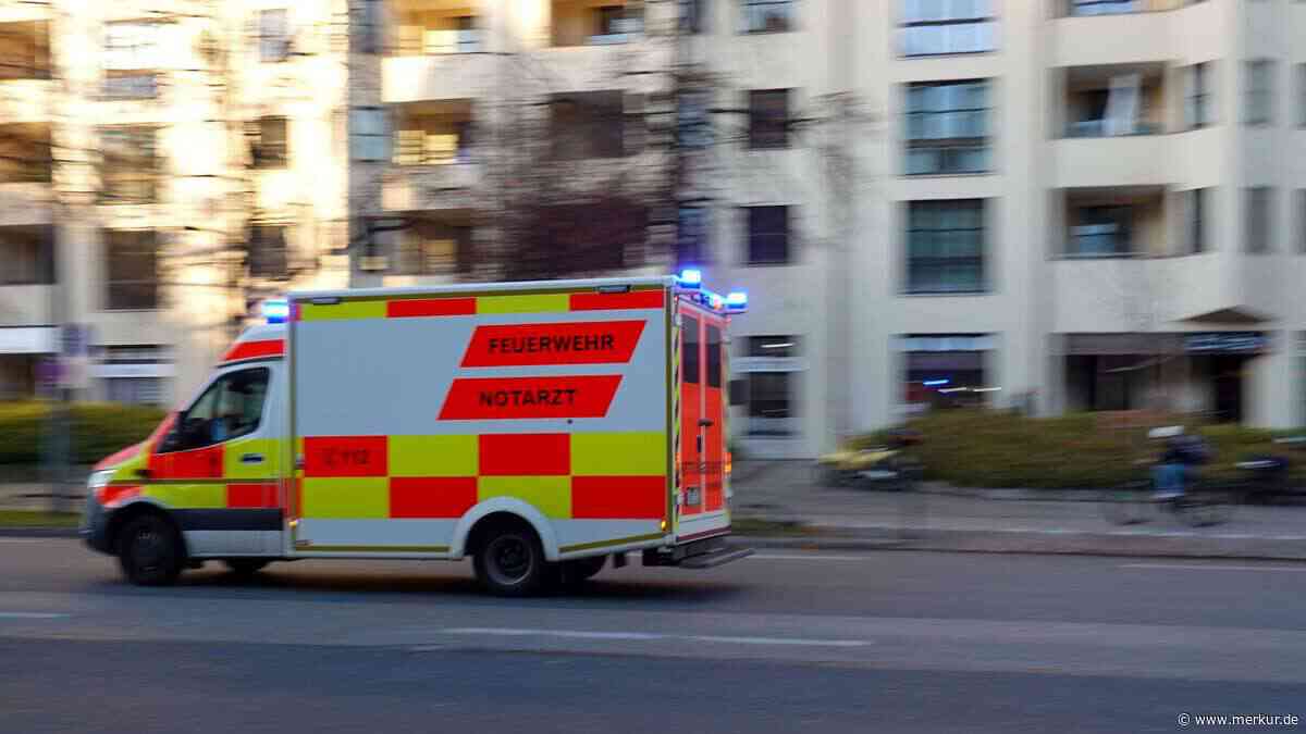 Ursache unklar: Motorradfahrer stirbt bei Unfall mit abbiegendem Auto
