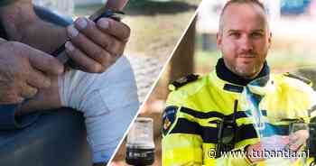 Het staat er echt, in grote rode letters. Nu weet agent Rens (35) wat er aan de hand is