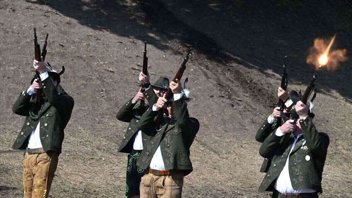Schuss löst sich versehentlich auf dem Oktoberfest: Schreck beim Böllerschießen