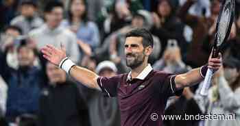 Novak Djokovic knokt zich terug tegen Alexander Zverev en bereikt halve finale in Beijing