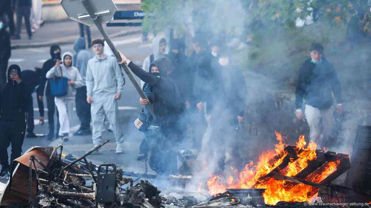 Frankreichs Schüler setzen das Land in Brand – und Macron macht alles schlimmer