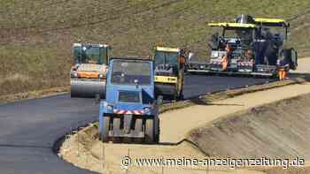 2500 Tonnen Asphalt: Lkw fahren 60 km für neue Kreisstraße bei Weitenwinterried
