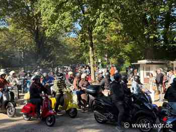 Über 1.000 bunte Vespas rollen durch Düsseldorf