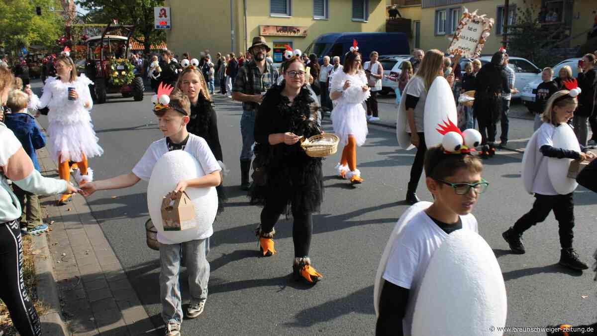 Fantasievoller Erntedankumzug in Isenbüttel: Hunderte jubeln den Gruppen zu
