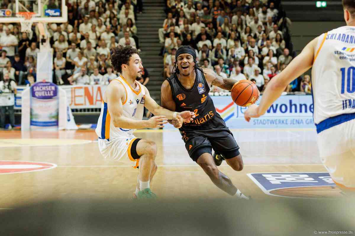 Liveticker: Spannendes Ostderby in Jena – Niners Chemnitz liegen bei Science City zur Pause knapp hinten