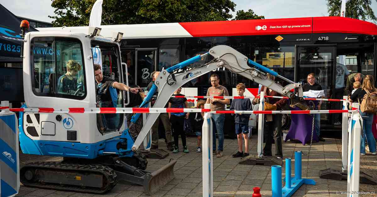 Dag van de Techniek in Dongen trekt jonge bezoekers met hijskraan, vrachtwagen en bruisballen