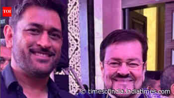 MS Dhoni meets Nitin Mukesh and his family; veteran singer says he is 'Thala' for a reason