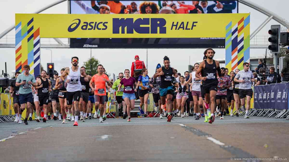 Thousands get their running shoes on for Manchester Half Marathon