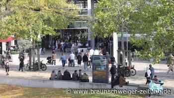 Besucheransturm in den Designer-Outlets Wolfsburg legt Innenstadt-Straßen lahm