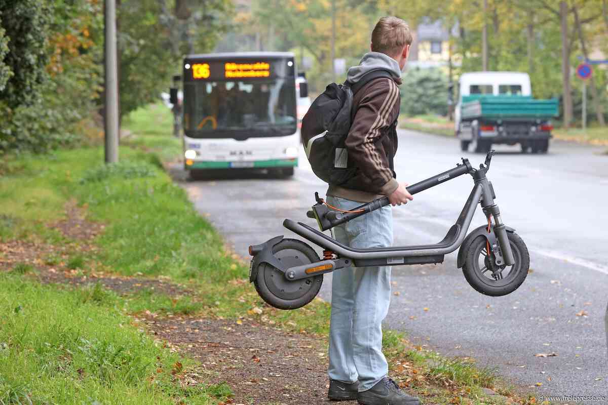 Nils darf nicht im Bus mitfahren: Warum sein E-Scooter in Zwickau zum Problem wird