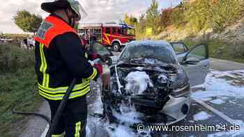 Feuerwehreinsatz bei Griesstätt: Auto fängt nach Auffahrunfall Feuer