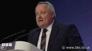 Arweinydd y Ceidwadwyr Cymreig yn beirniadu Plaid Cymru am wthio annibyniaeth