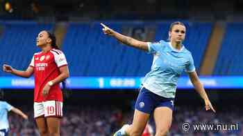 Kerstin Casparij scoort met eerste balcontact bij zege City in topper tegen Arsenal