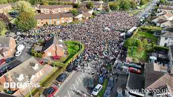 Huge crowds turn out in support of residents over Drumcree parade dispute