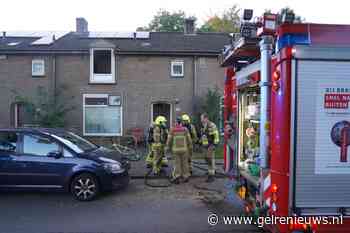 Bewoner ademt rook in door pannetje op het vuur