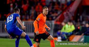 Oranje begint goed tegen Servië, schot van spits Meerdink gaat over
