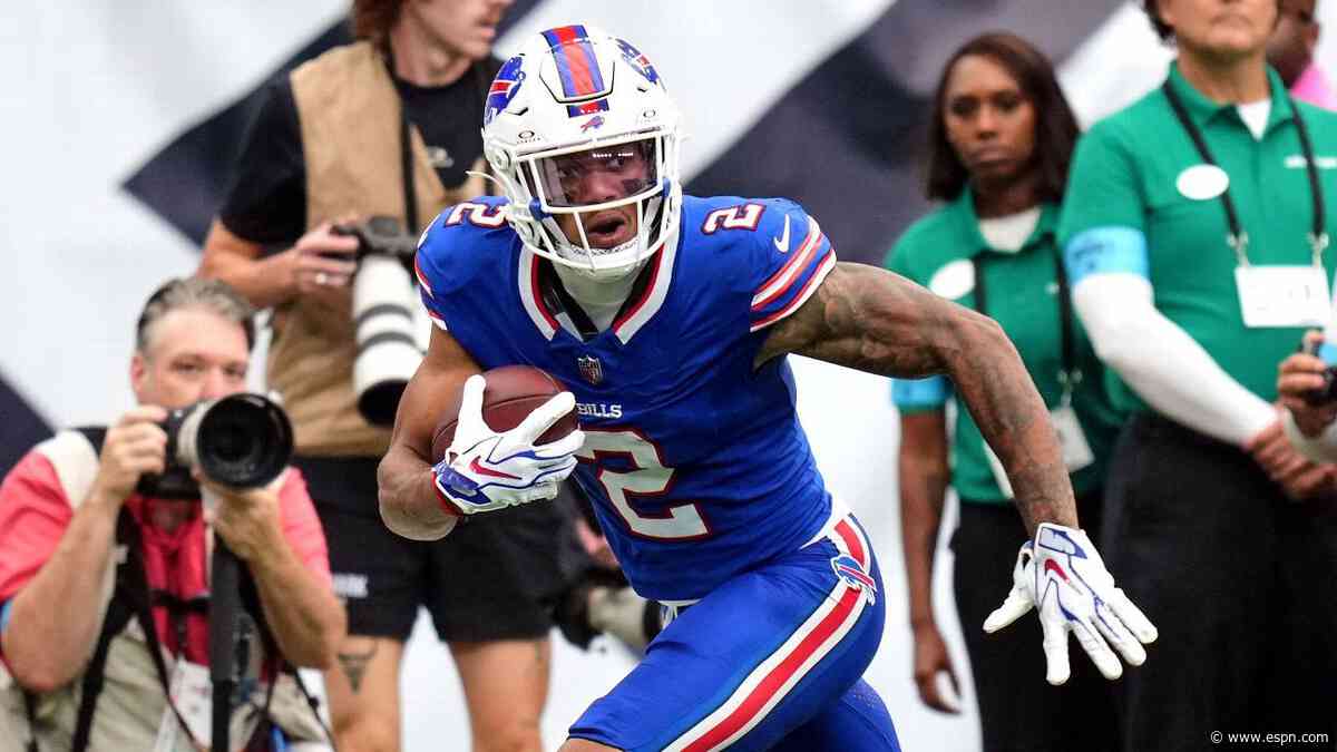 Bills WR Moore injures shoulder, unlikely to return vs. Patriots