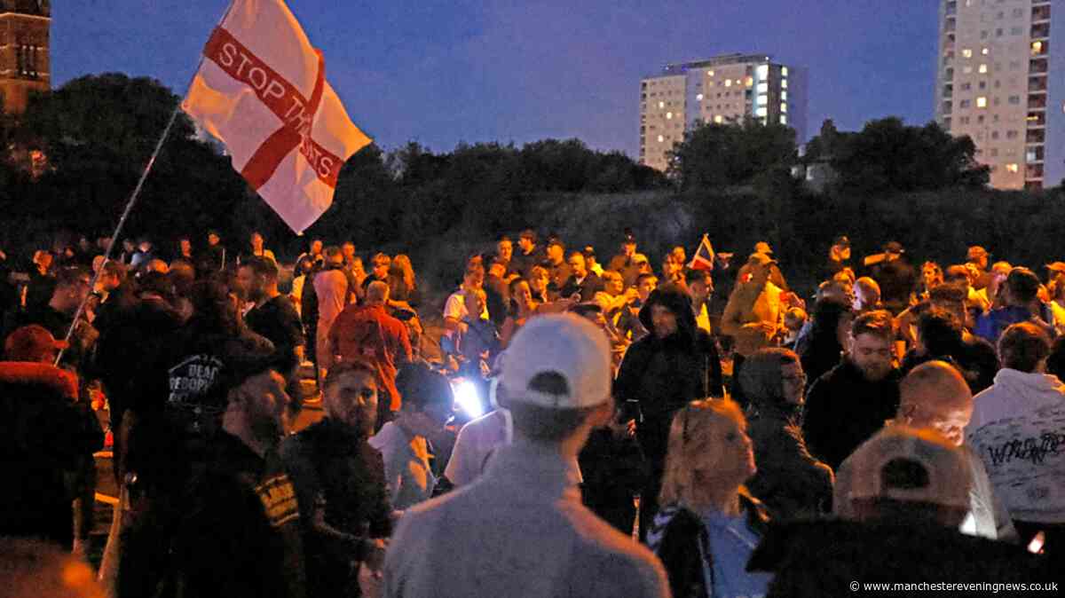 Protesters gather as migrant dinghy heads for south coast