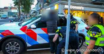 Restaurant sluit deuren en hangt briefje op nadat jongeren brand stichten en confrontatie zoeken met politie: ‘Sorry’