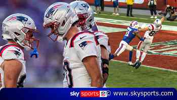 How did he make this?! Stunning one-handed catch hands Bills first loss!