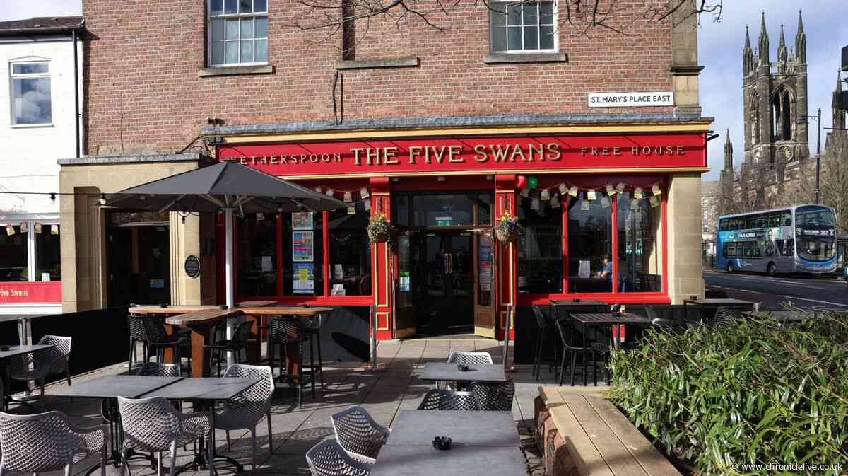 Huge row breaks out at Wetherspoons with student hitting boyfriend in glass attack