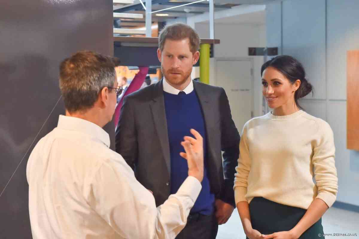 Prince Harry and Meghan Markle's 'Romantic' Pub Date Branded 'Staged' as Critics Mock 'Fake Pap Stroll'