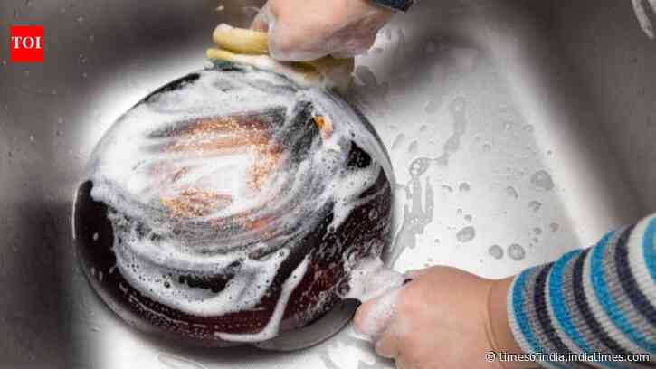 How to clean a burnt pan in minutes: Easy salt, vinegar and baking soda cleaning hack to remove stubborn stains