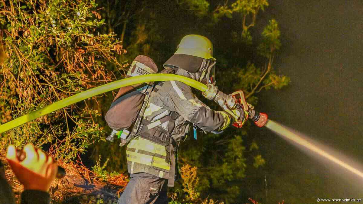 Flächenbrand in Kleinhöhenrain fordert Feuerwehr – Wiesn-Gäste verpassen Hotelevakuierung