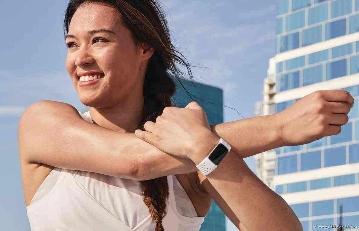 ‘Fitbit Edge te zien op renders: kleine tracker met lange accuduur’