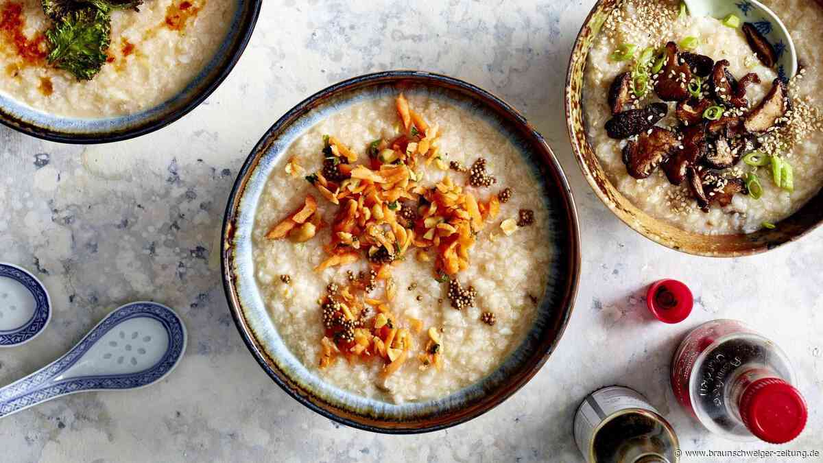 Schnelles Reis-Congee mit drei herzhaften Toppings