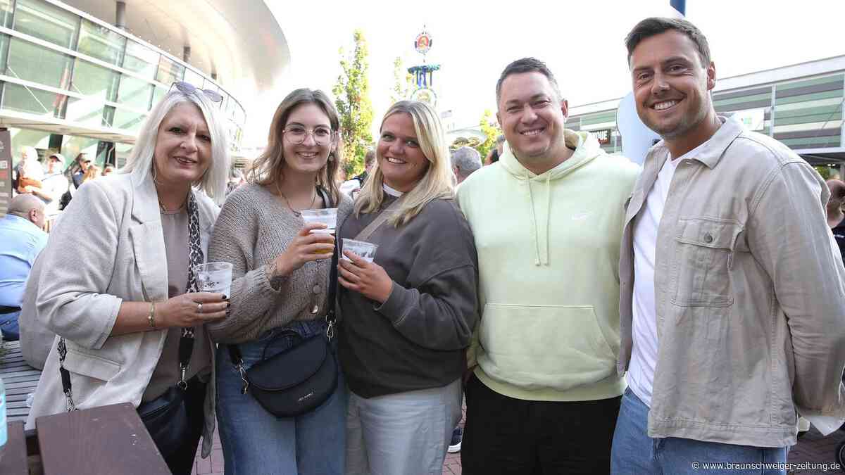 Die zünftigsten 43 Fotos vom Oktoberfest-Shopping in den Designer-Outlets Wolfsburg