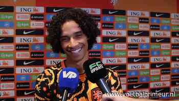 Zechiël dansend in de kleedkamer na Oranje-debuut? 'Swingende heupjes op het veld'