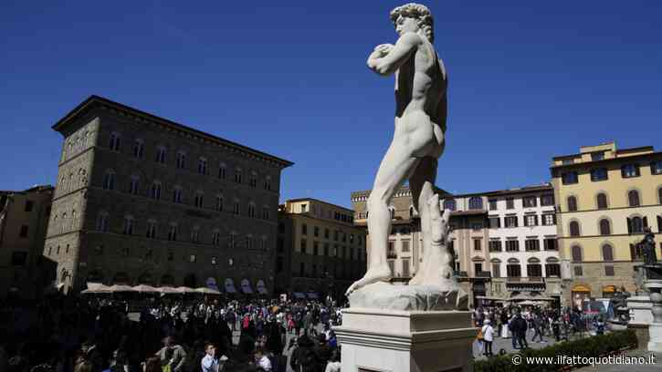Bombola di gas trovata sotto il David al piazzale Michelangelo a Firenze
