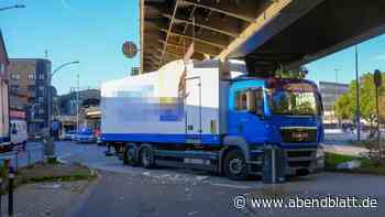 Lkw bleibt unter Bahn-Brücke hängen: U3-Sperrung zwischen Barmbek und Mundsburg