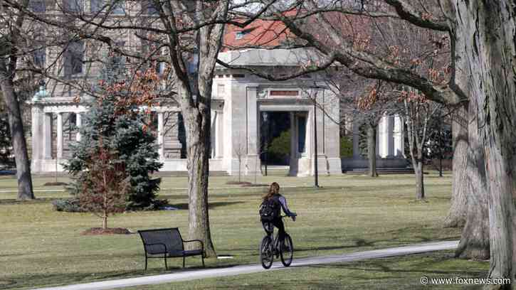 More Gen Z college freshmen are quitting school early and moving back home with mom and dad