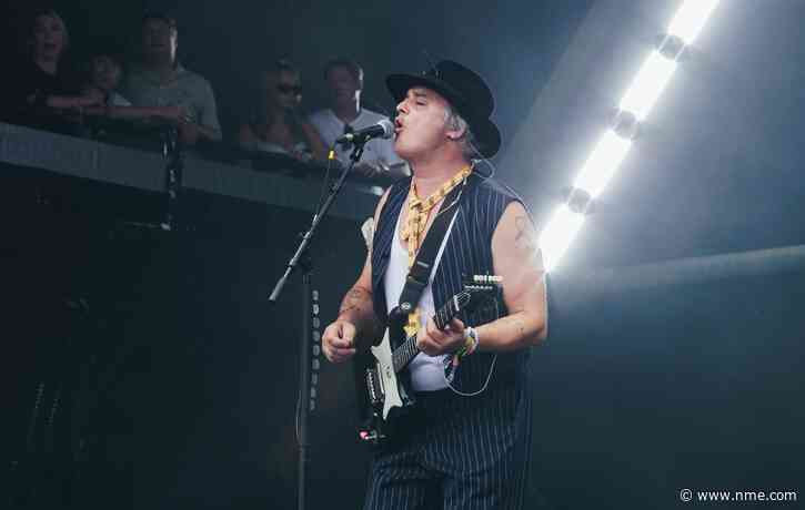 Watch The Libertines’ Pete Doherty break out karaoke cover of Lily Allen’s ‘Smile’ in South Korea
