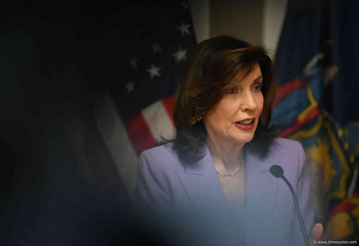 As AI shakes up jobs, NY hopes free community college will help career changers
