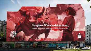 "Mission Neues Sparen": Mit diesen Mega-Plakaten trommelt die Sparkasse fürs neue Sparen