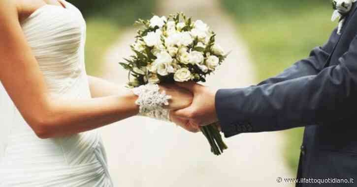“Come sia successo non lo so davvero. So soltanto che me lo portai a casa. L’ho sempre conservato come un oracolo”: ex scout ritrova la sposa per restituirle il bouquet 50 anni dopo il matrimonio