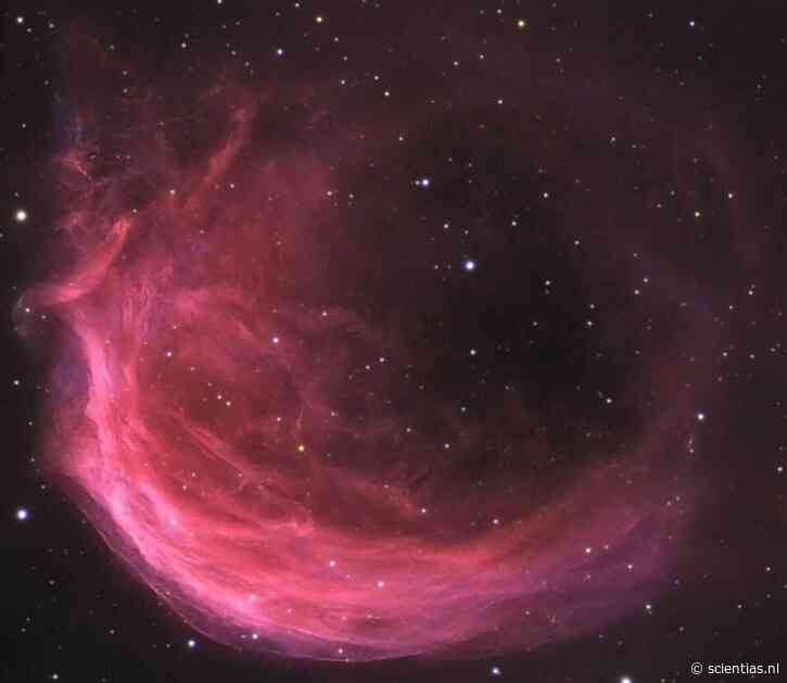 Een kosmische garnaal die met 300.000 kilometer per uur door de ruimte raast